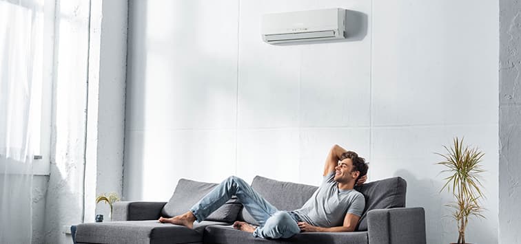 Homme sous la clim Homme sous climatisation